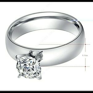 Women's engagement bridal ring Solitaire